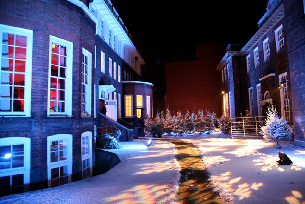 Outdoor Realistic Artificial Snow Display, Snow Pathways, Biodegradable Outdoor Fake Snow UK, FX Live